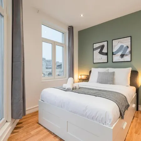 For 4 In Front Of Flandres Station Lilla