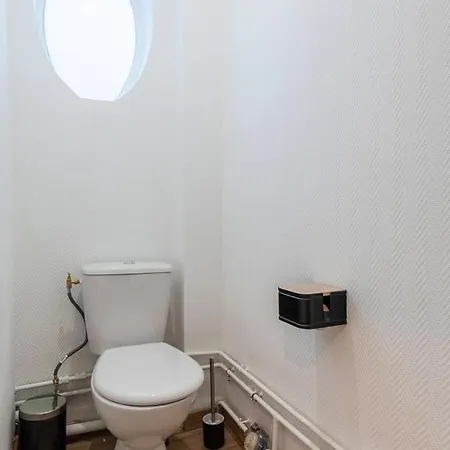 For 4 In Front Of Flandres Station *