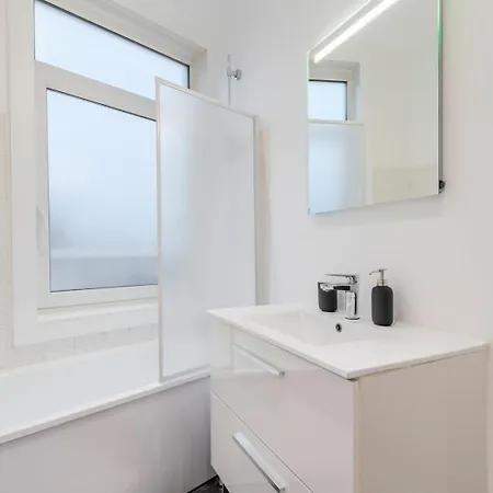 For 4 In Front Of Flandres Station * Lille