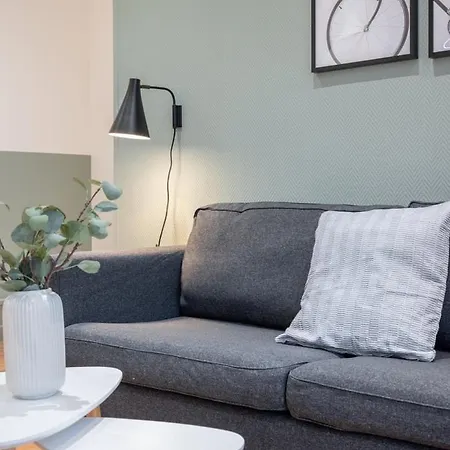 Apartment For 4 In Front Of Flandres Station