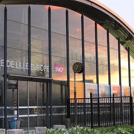 For 4 In Front Of Flandres Station Appartement