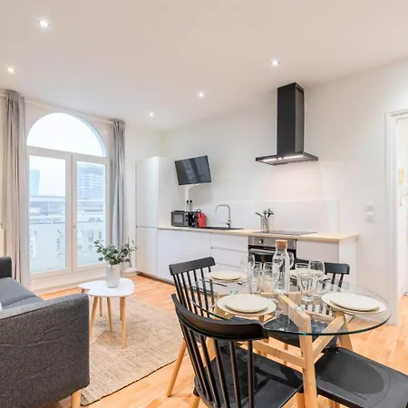 For 4 In Front Of Flandres Station Apartamento Lila