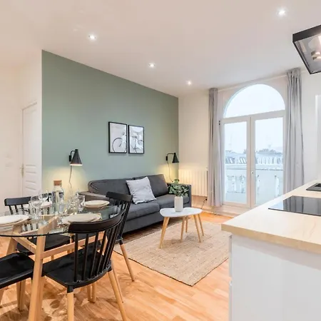 For 4 In Front Of Flandres Station * Lille