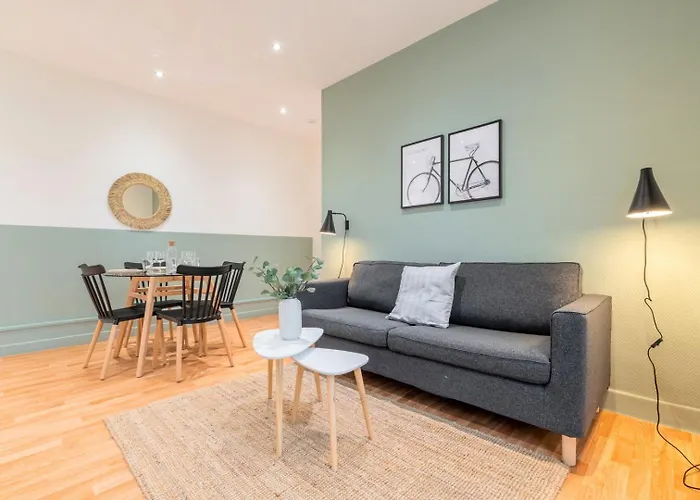 For 4 In Front Of Flandres Station * Rijsel